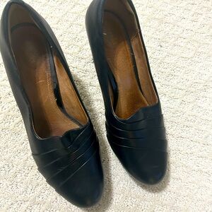 Women black Clark heels